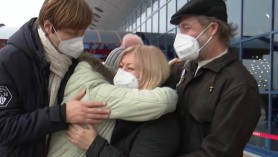 Aeroportul din Chișinău transformat în scena celor mai triste și lacrimogene despărțiri. Mii de moldoveni pleacă spre „a doua casă”